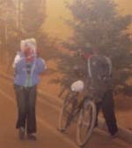 A couple walks home during a dust storm in Xinlinhot (Inner Mongolia)