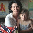 Mère séropositive avec son enfant, Ukraine Credit: UNAIDS/WHO/V